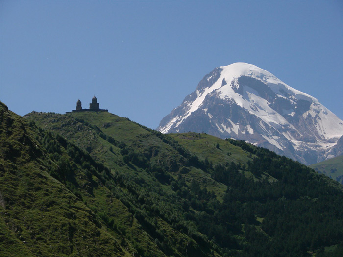 زیبایی های کلیسای تثلیث گرگتی تفلیس گرجستان (Gergeti Trinity Church)