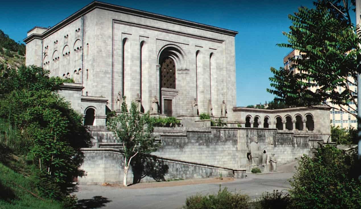 موزه ماتناداران (موزه دست نویس های باستانی ایروان)