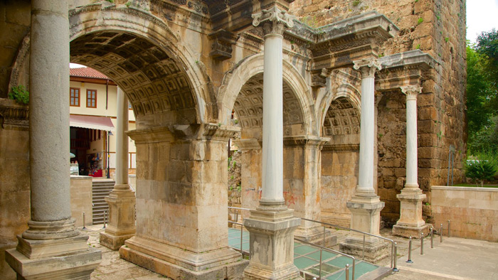 دروازه هادریان آنتالیا ترکیه (Hadrian's Gate)
