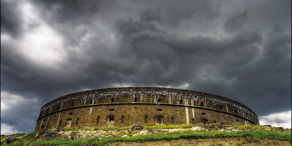 قلعه سیاه(Black Fortress)