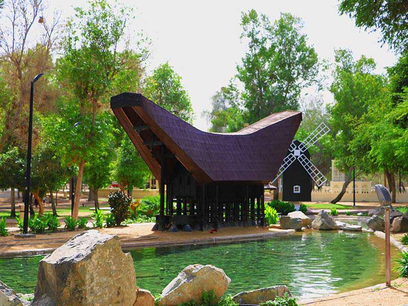 استراحت در پارک مشرف