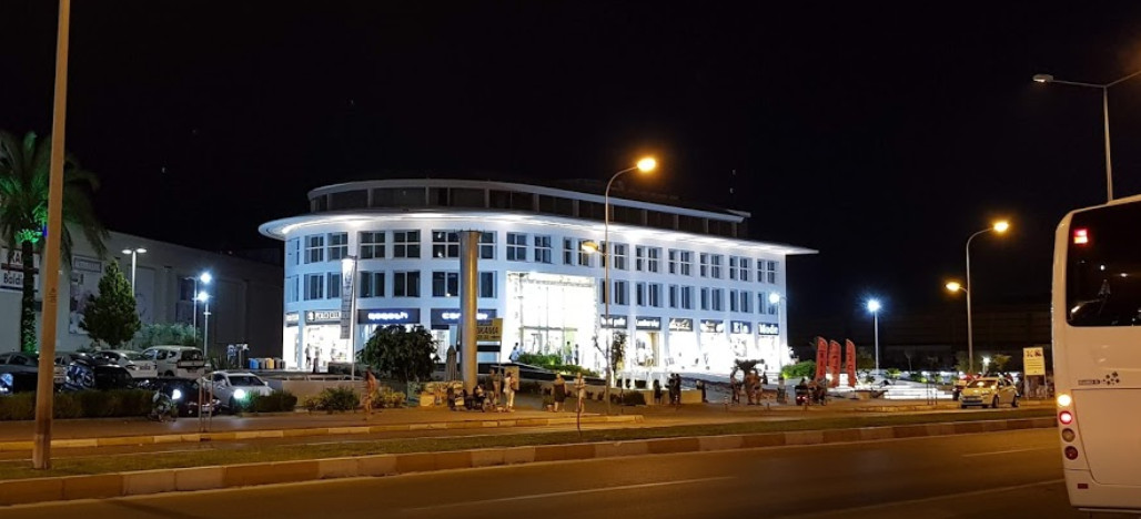 مرکز خرید آکاپارک(مدرن و شیک)