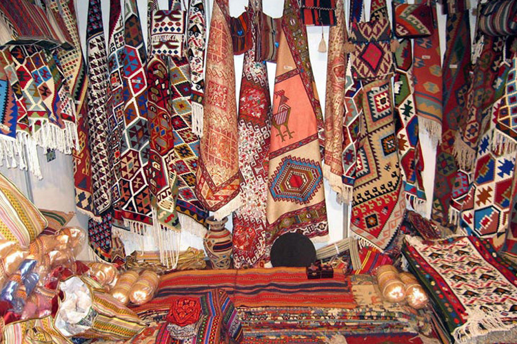 آشنایی با هنر فرش بافی و گلیم بافی شهر مشهد