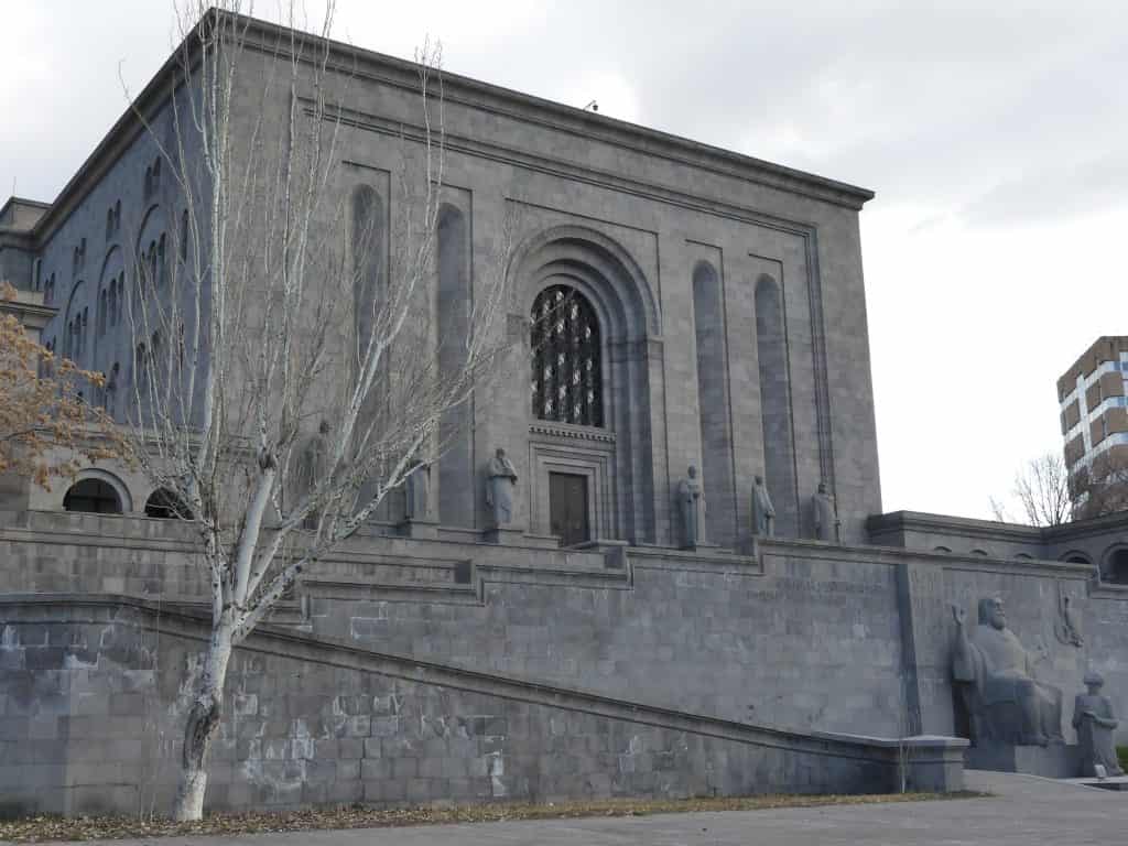 موزه ماتناداران (موزه دست نویس های باستانی ایروان)