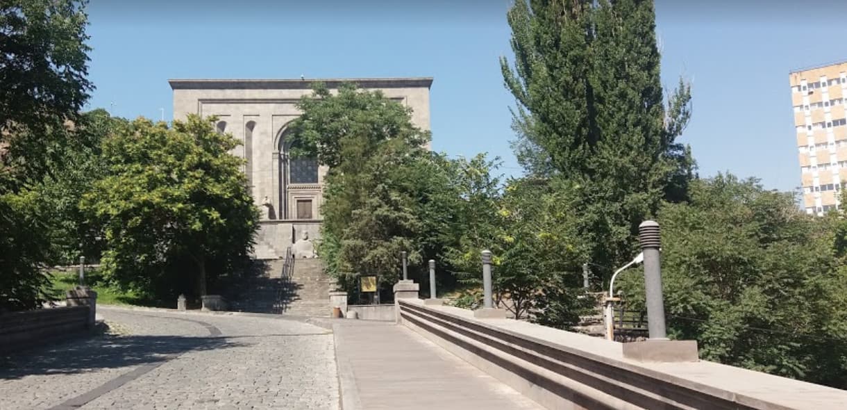 موزه ماتناداران (موزه دست نویس های باستانی ایروان)