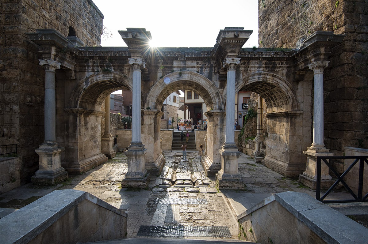 دروازه هادریان آنتالیا ترکیه (Hadrian's Gate)